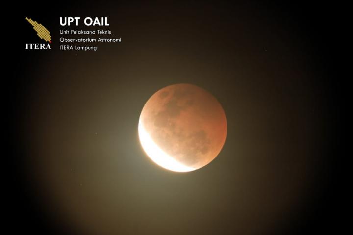 Tim Observatorium Astronomi ITERA Berhasil Rekam Proses Gerhana Bulan Total
